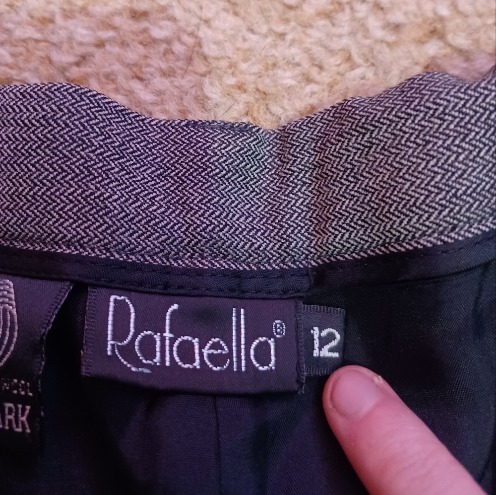 Rafaella - Picture 2 of 2